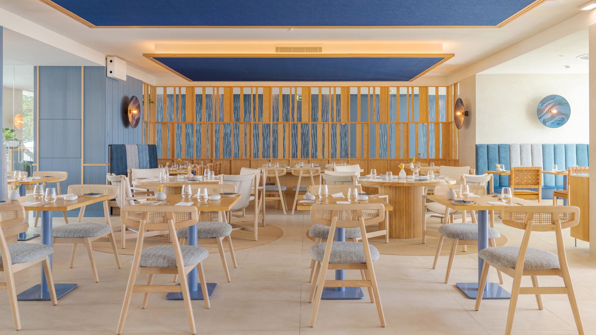 Restaurante ABRA no The Editory Ocean Way Funchal, na Ilha da Madeira.