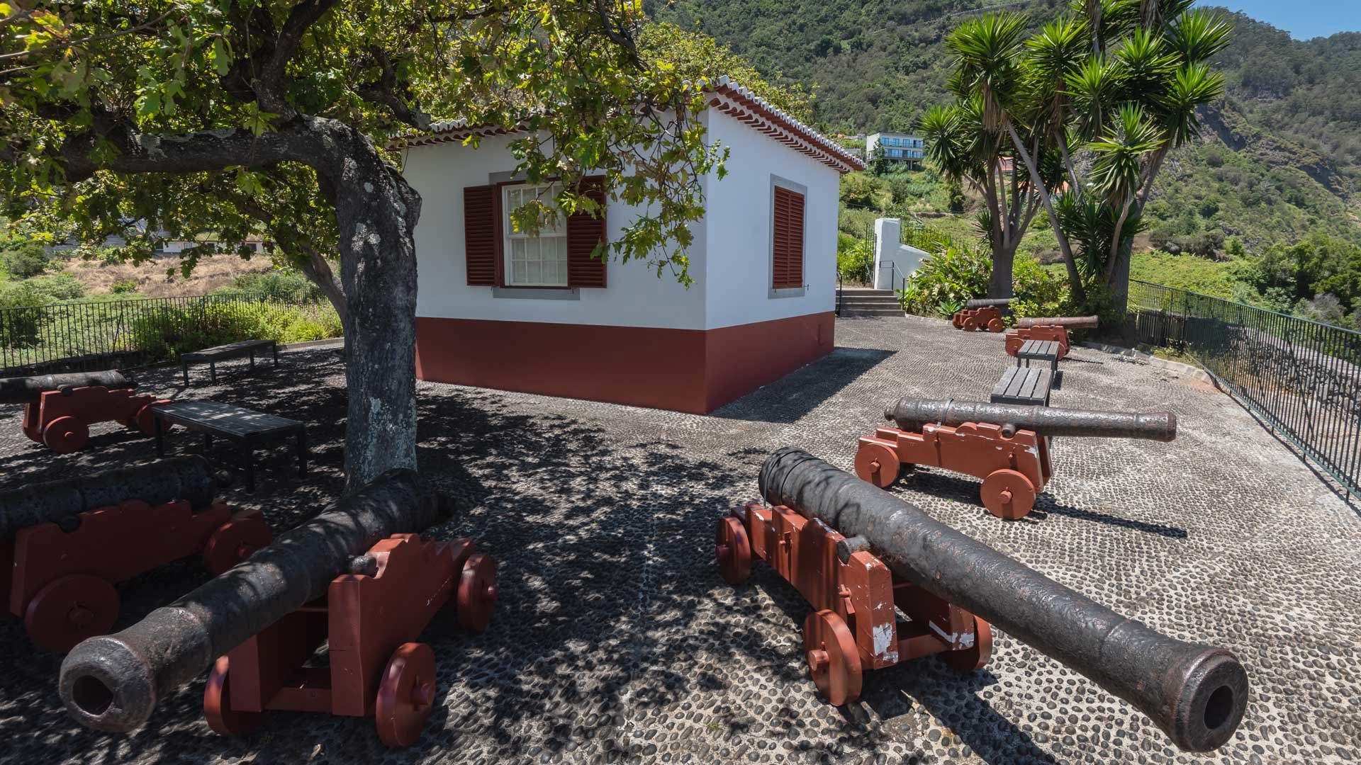 Maison près d’un belvédère avec vue sur la nature à Madère. 