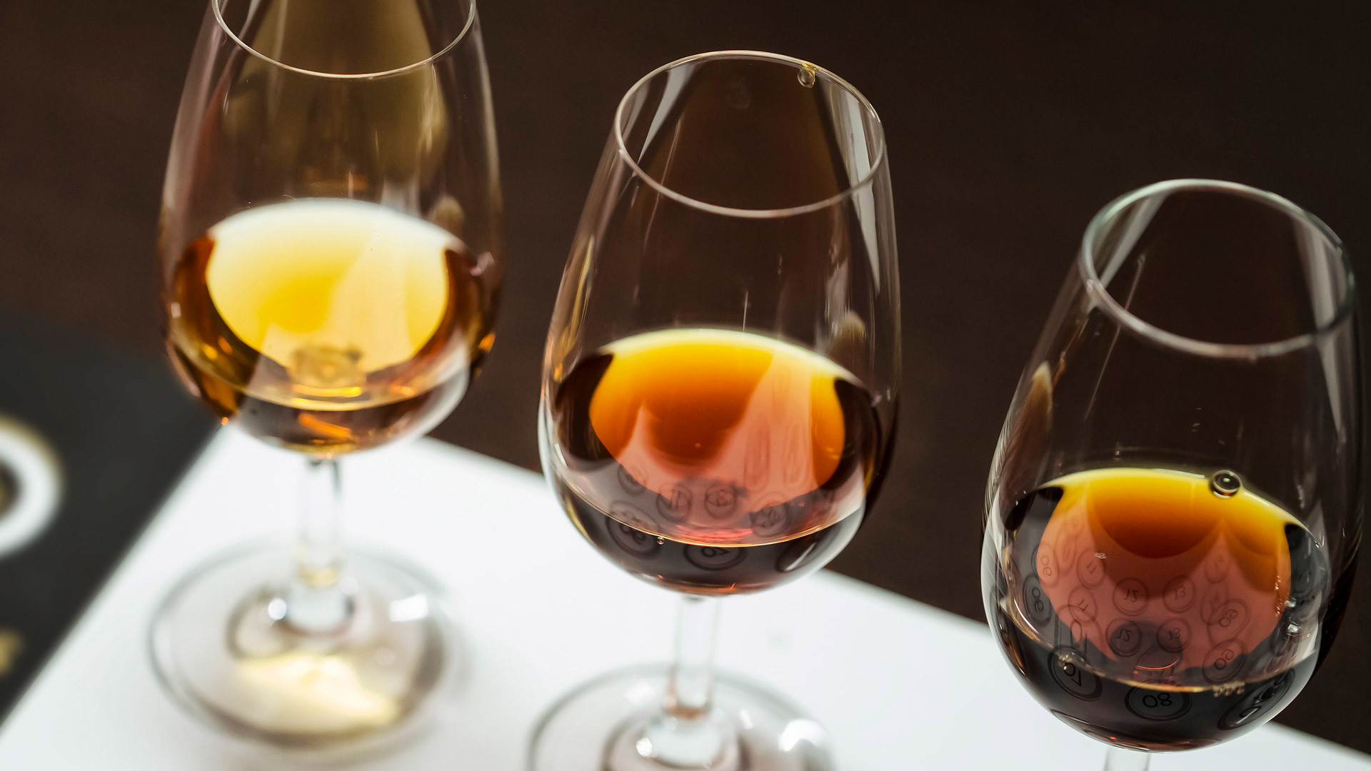 3 Gläser mit Madeirawein.