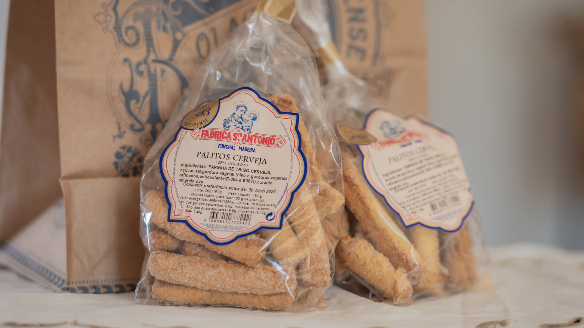 Palitos de cerveja embalados em sacos individuais.