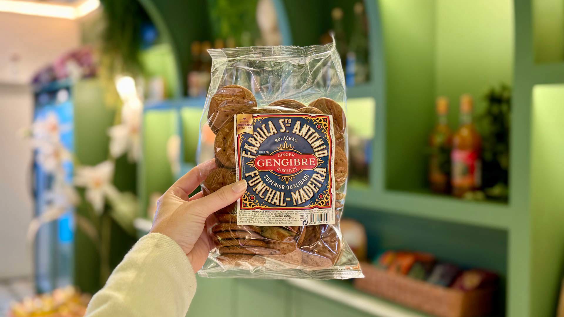 Emballage de biscuits au gingembre au bureau d’information touristique de Madère à Lisbonne.
